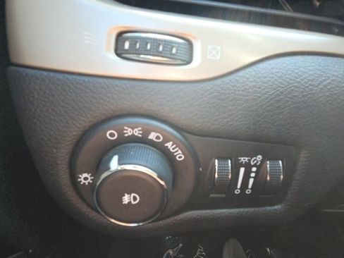 Used 2015 Jeep Cherokee Limited AWD/4WD image 14