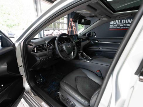Used 2022 Toyota Camry XSE w/ Navigation Upgrade Package FWD image 8
