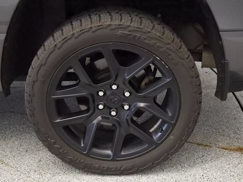 Used 2024 RAM 1500 Laramie AWD/4WD image 17