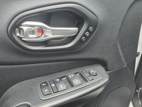 Used 2022 Jeep Cherokee Trailhawk w/ Premium Leather Package image 18