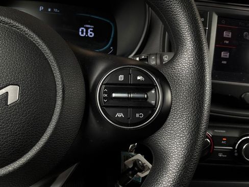 Used 2025 Kia Soul LX w/ LX Technology Package FWD image 32