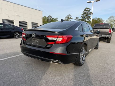 Used 2018 Honda Accord Touring image 6