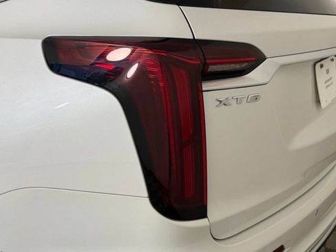 Used 2023 Cadillac XT6 Premium Luxury w/ Technology Package FWD image 9