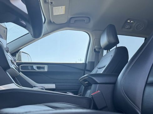 Used 2023 Ford Explorer XLT w/ Equipment Group 202A image 12