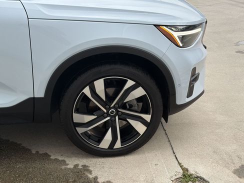 Used 2024 Volvo XC40 B5 Ultimate w/ Protection Package Premier AWD/4WD image 12