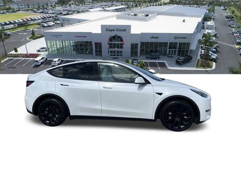Used 2024 Tesla Model Y Long Range AWD/4WD image 4