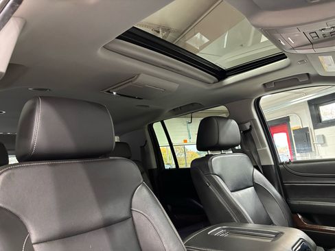 Used 2019 GMC Yukon XL SLT w/ Open Road Package image 16