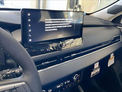 New 2026 Mitsubishi Outlander SE image 7