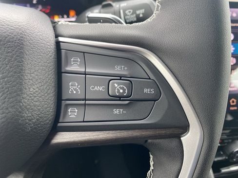 New 2025 Jeep Grand Cherokee L Limited w/ Black Appearance Package image 32