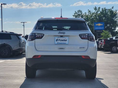 Used 2022 Jeep Compass Latitude FWD image 4