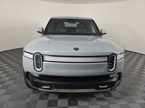 Used 2023 Rivian R1T Launch Edition image 8