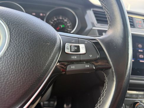 Used 2020 Volkswagen Tiguan SE R-Line image 31