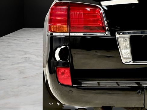 Used 2011 Lexus LX 570 4WD w/ Luxury Pkg image 45