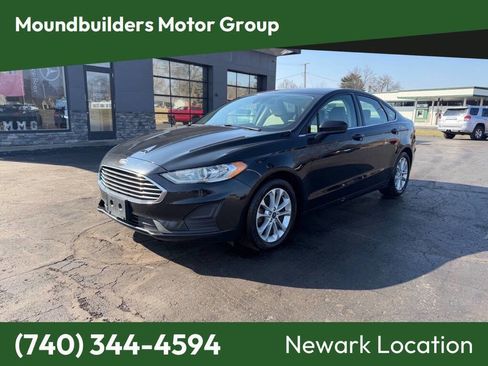 Used 2019 Ford Fusion SE image 1