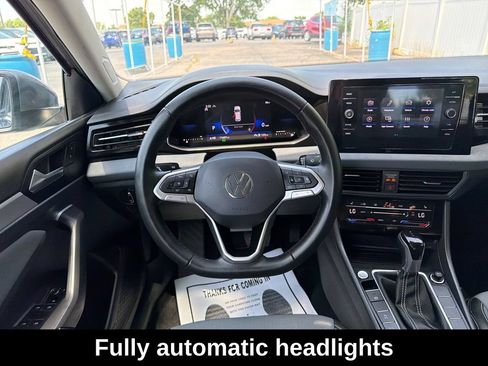 Used 2025 Volkswagen Jetta SE w/ Sunroof Package FWD image 17