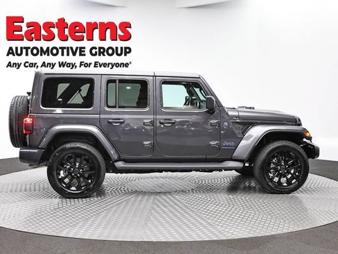 Used 2025 Jeep Wrangler Unlimited Sahara AWD/4WD image 4