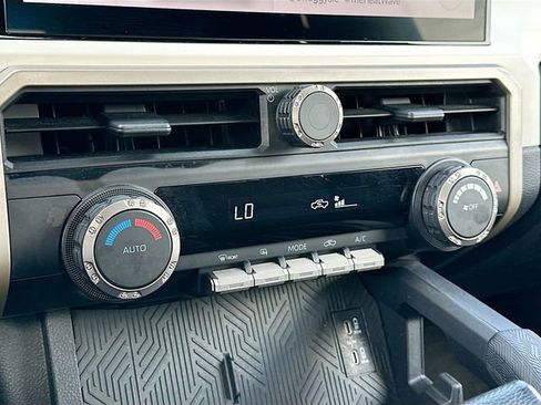 Used 2024 Toyota Tacoma TRD Off-Road image 15