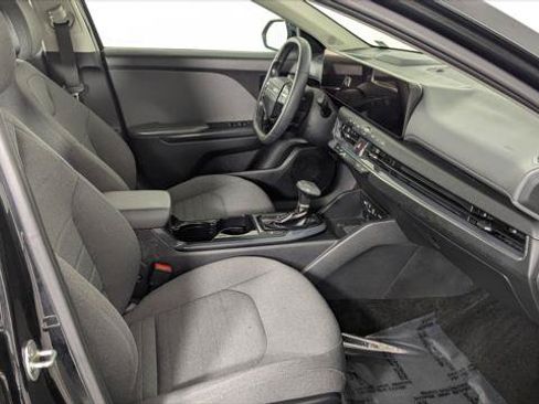 Used 2025 Kia K4 EX FWD image 21