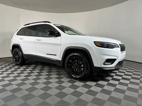 Used 2023 Jeep Cherokee Altitude Lux image 6