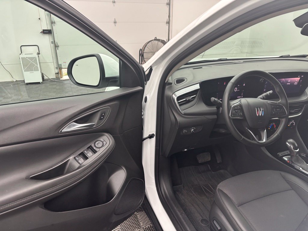 Used 2024 Buick Encore GX Preferred w/ Comfort Package FWD image 16