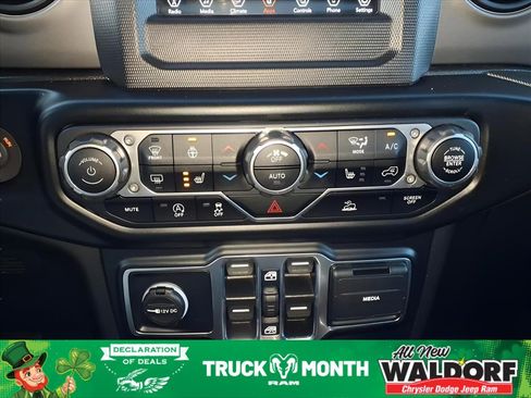 Used 2022 Jeep Gladiator Willys image 14