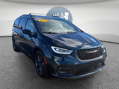 Used 2022 Chrysler Pacifica Touring-L w/ S Appearance Package