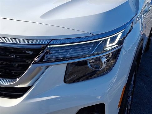 Used 2022 Kia Seltos EX image 9