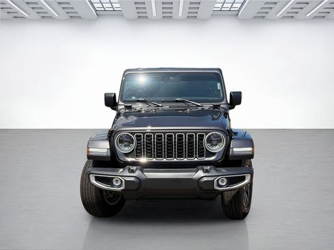 Used 2025 Jeep Wrangler Unlimited Sahara AWD/4WD image 4