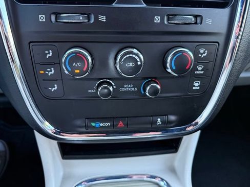 Used 2017 Dodge Grand Caravan SXT FWD image 25