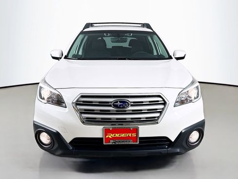Used 2017 Subaru Outback 2.5i Premium AWD/4WD image 2