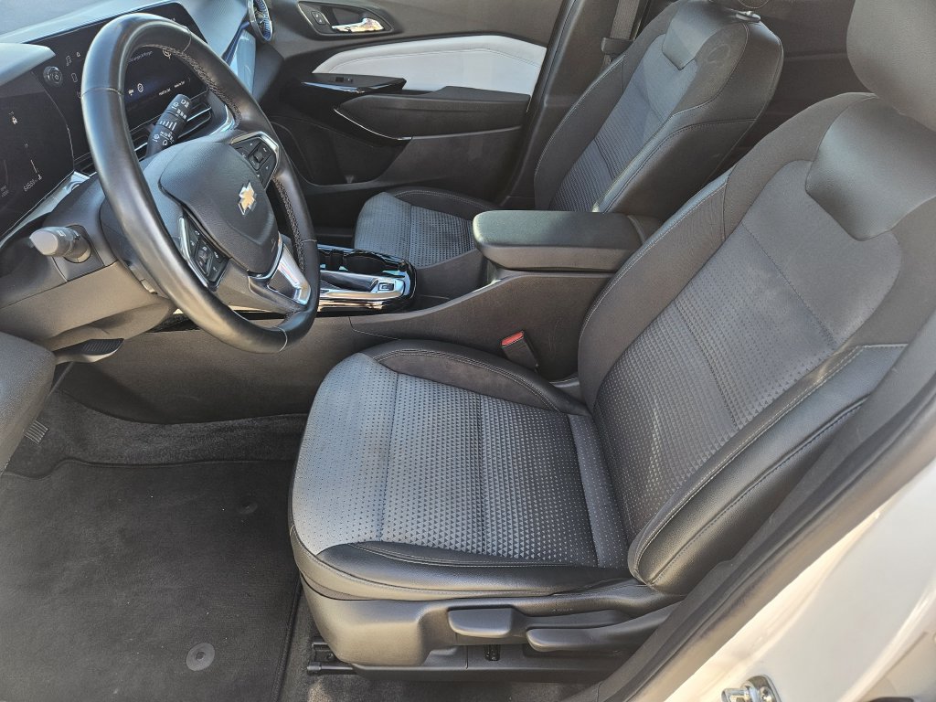 Used 2025 Chevrolet Trax LT w/ LT Convenience Package FWD image 13