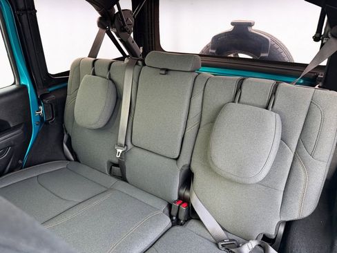 Used 2024 Jeep Wrangler Unlimited image 13