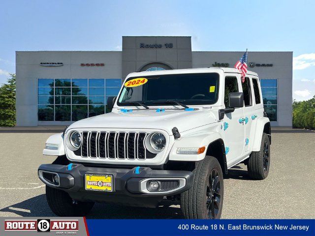 Used 2024 Jeep Wrangler Unlimited Sahara AWD/4WD image 2