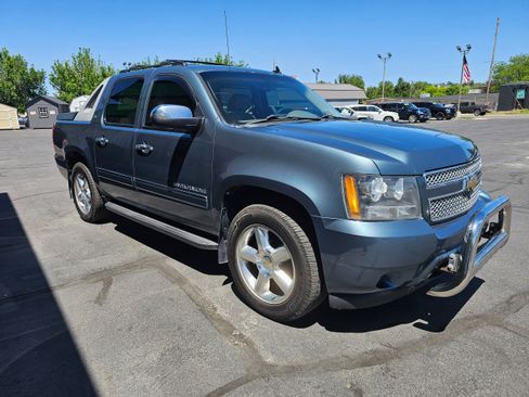 Used 2011 Chevrolet Avalanche LTZ AWD/4WD image 4