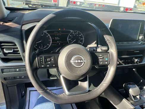 Used 2023 Nissan Rogue SV w/ SV Premium B Package image 11