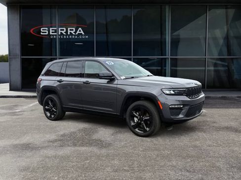 Used 2025 Jeep Grand Cherokee Limited w/ Black Appearance Package AWD/4WD image 7