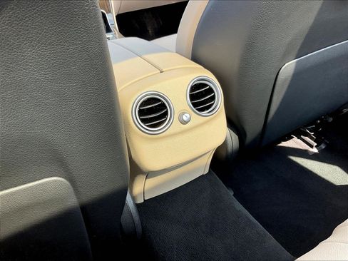 Used 2018 Mercedes-Benz C 300 4MATIC Sedan image 10