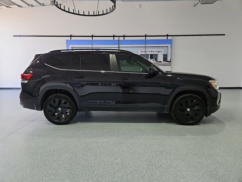 Certified 2024 Volkswagen Atlas SE w/ Panoramic Sunroof Package AWD/4WD image 9