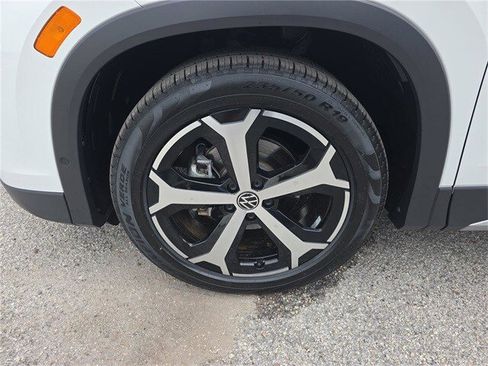 New 2026 Volkswagen Tiguan SE image 7