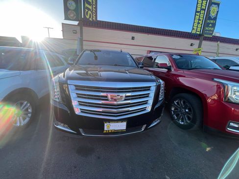 Used 2017 Cadillac Escalade Platinum image 2