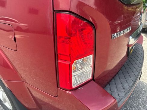 Used 2012 Nissan Pathfinder SV AWD/4WD image 9