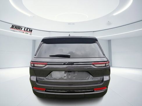 New 2025 Jeep Grand Cherokee Altitude image 4