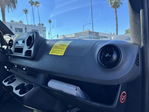 Used 2019 Mercedes-Benz Sprinter 170 image 12