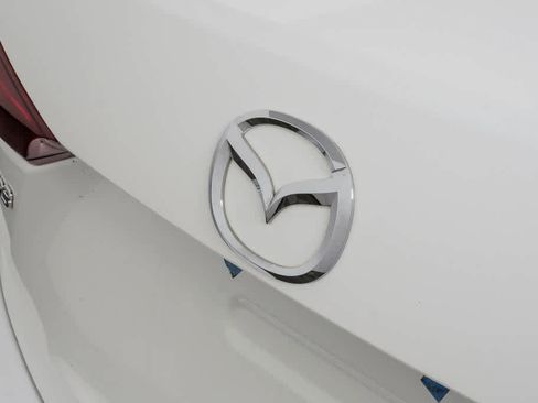 Used 2017 MAZDA MAZDA3 Sport w/ Preferred Equipment Package FWD image 32