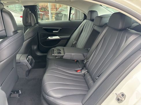 Used 2025 Mercedes-Benz E 350 4MATIC Sedan image 18