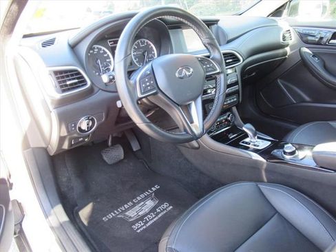 Used 2018 INFINITI QX30 Premium w/ Navigation Package image 15