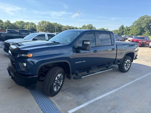 Used 2022 Chevrolet Silverado 2500 Custom w/ Custom Convenience Package AWD/4WD image 1