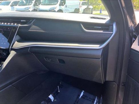 Certified 2025 Jeep Grand Cherokee L Altitude AWD/4WD image 18