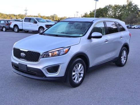 Used 2018 Kia Sorento AWD image 3