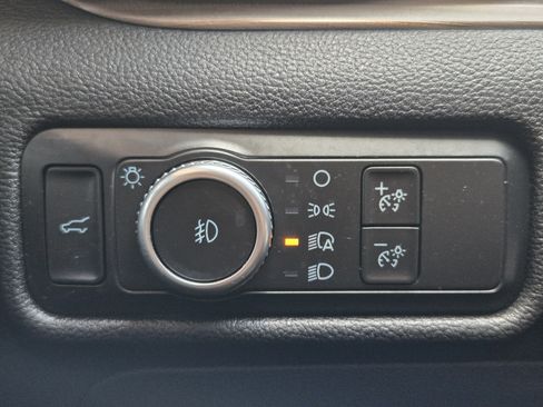 Used 2021 Ford Explorer Limited w/ Equipment Group 301A RWD image 17